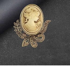 Vintage-Inspired New Goldtone Cameo Brooch Pin Pave Rhinestones Bow GRANNYCORE
